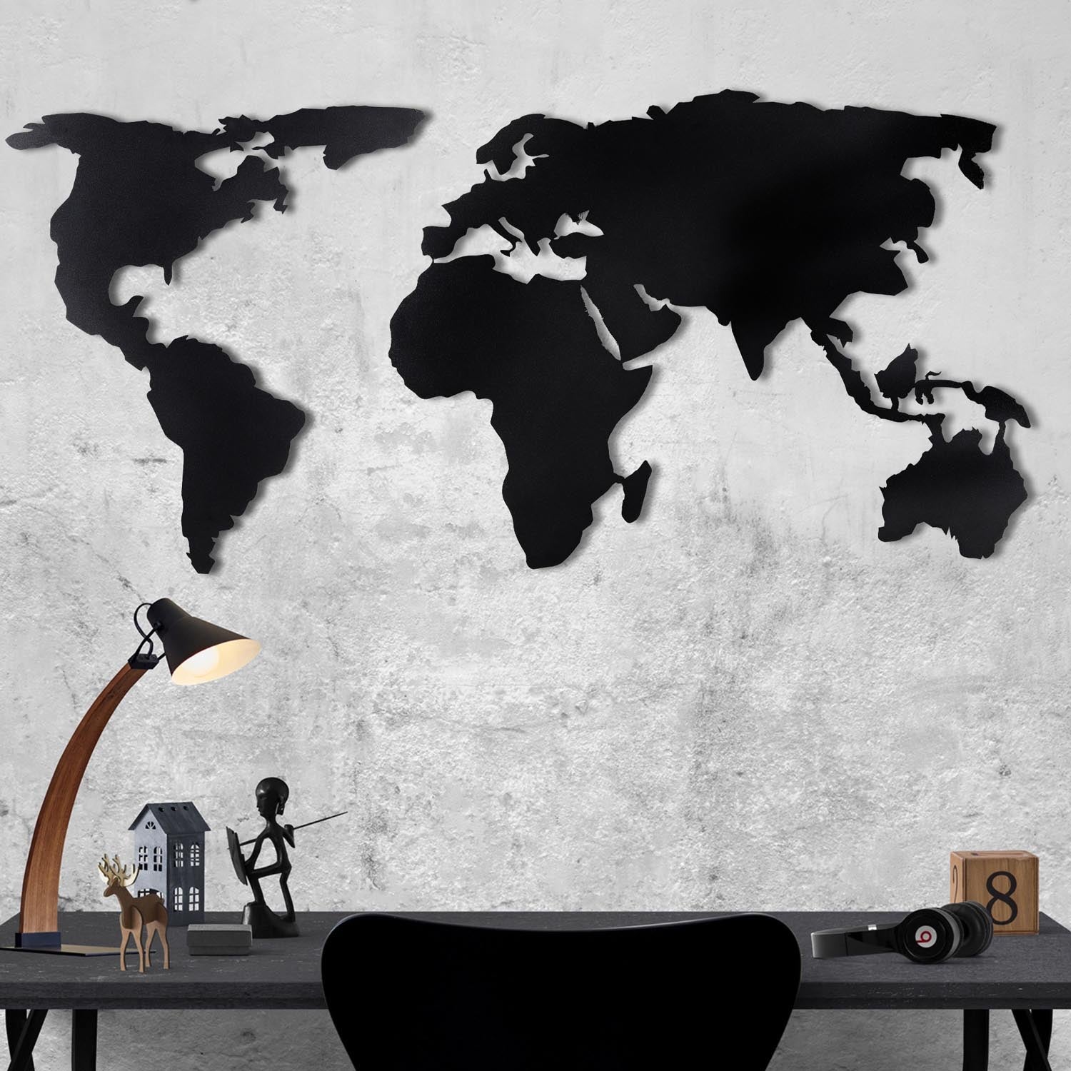 Entdecken Sie die elegante World Map Silhouette Wanddeko in Schwarz von Wallity. Ein stilvolles Metallkunstwerk, das jeden Raum aufwertet.