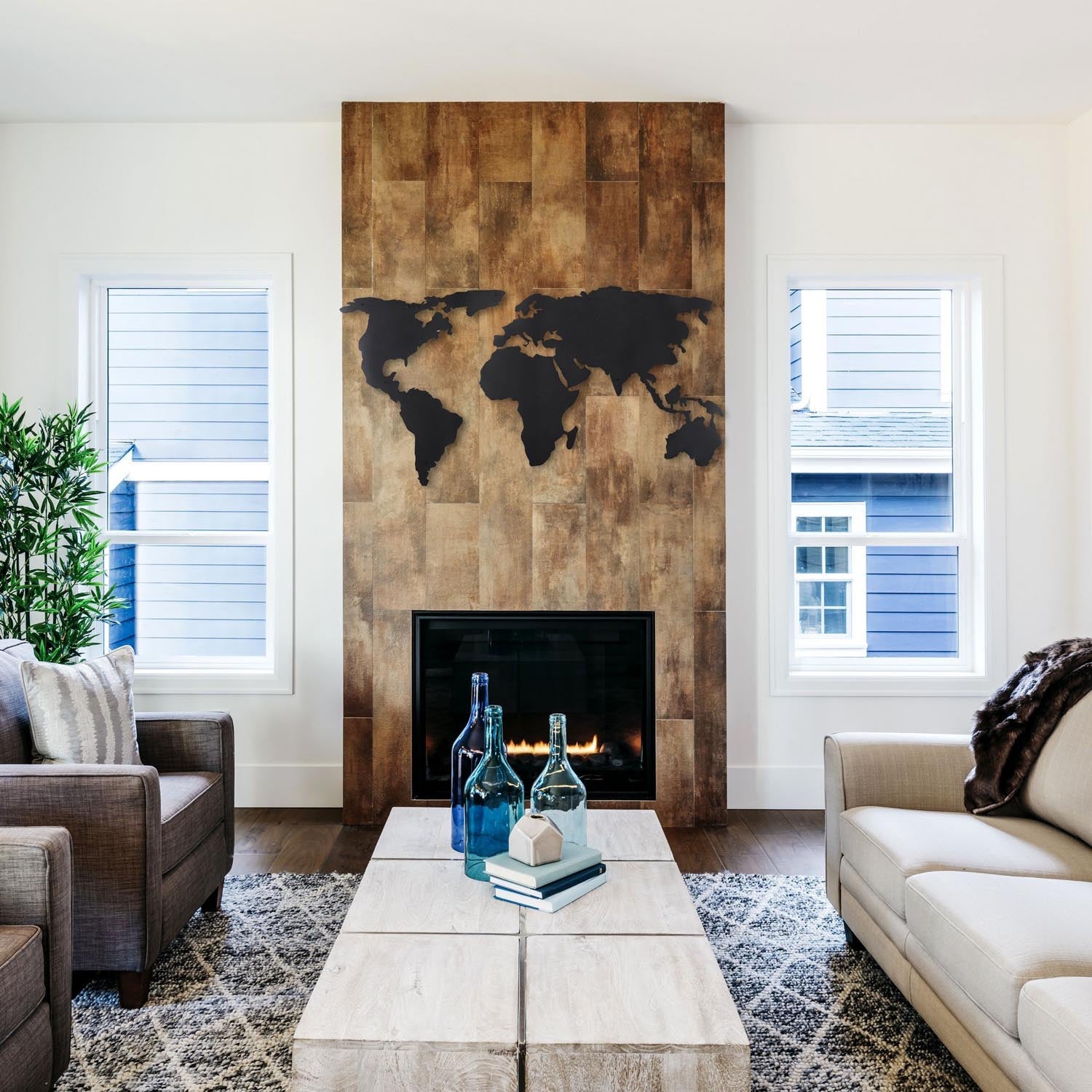 Verleihen Sie Ihrem Zuhause mit der eleganten World Map Silhouette von Wallity einen Hauch von Stil. Diese schwarze Metall-Wanddeko ist nicht nur robust, sondern auch ein echter Blickfang.