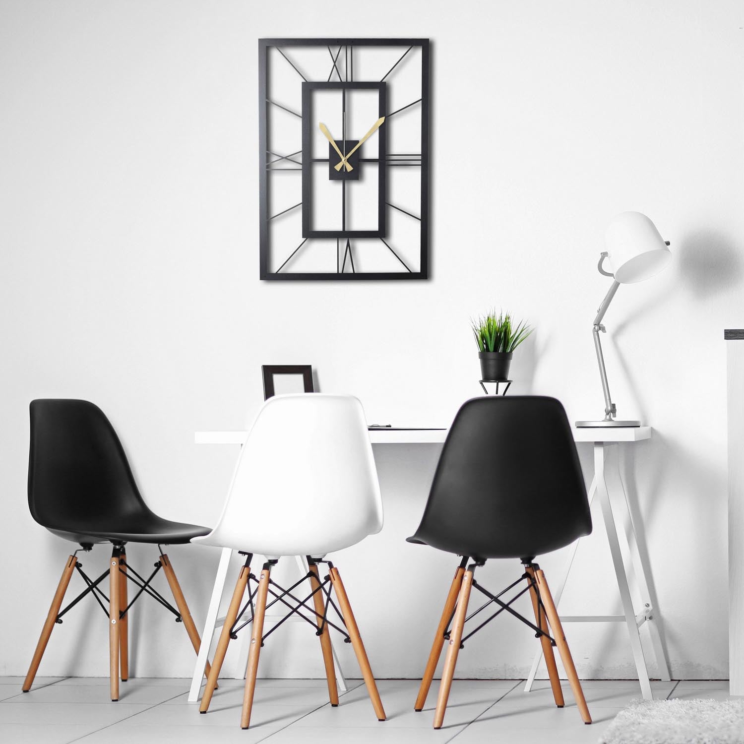 Verleihen Sie Ihrem Raum mit der eleganten Wanduhr "November" von Wallity einen Hauch von Stil. Diese schwarze Metall-Uhr (49x34,5 cm) ist langlebig und ein echter Blickfang.