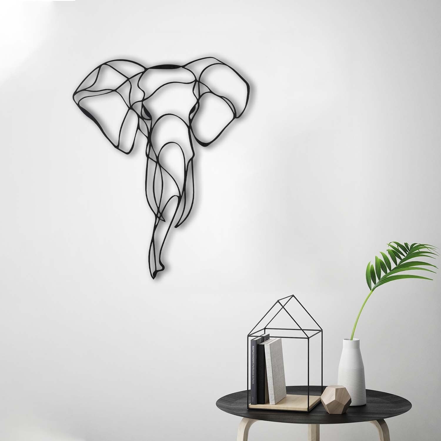 Entdecken Sie die stilvolle Wanddeko Elephant 2 von Wallity in elegantem Schwarz. Verleihen Sie Ihrem Raum mit diesem hochwertigen Metall-Accessoire einen Hauch von Raffinesse.