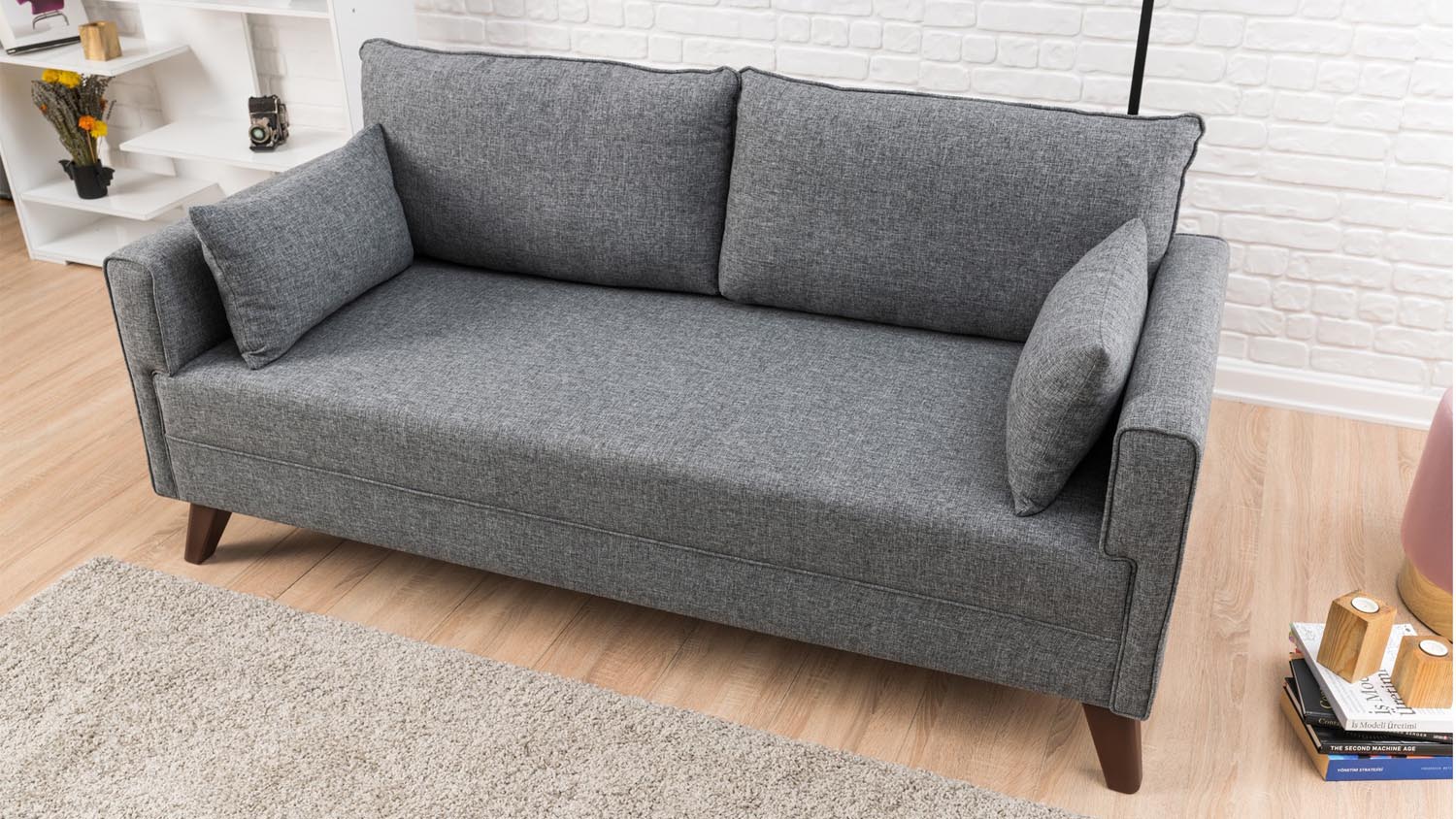 Entdecken Sie das stilvolle Bella 2-Sitzer Sofa in Grau von Atelier Del Sofa – der perfekte Mix aus Komfort, Eleganz und Langlebigkeit für Ihr Zuhause.