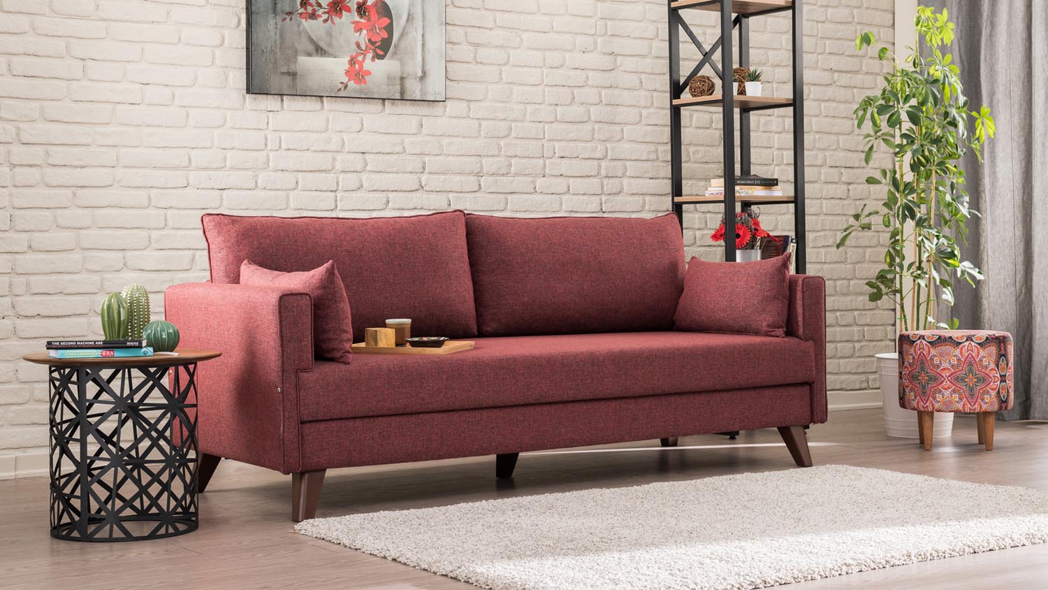 Entdecken Sie das Bella Sofa Bed in Karmesinrot von Atelier Del Sofa – ein elegantes Schlafsofa, das Stil und Komfort vereint. Ideal für Ihr Wohnzimmer!