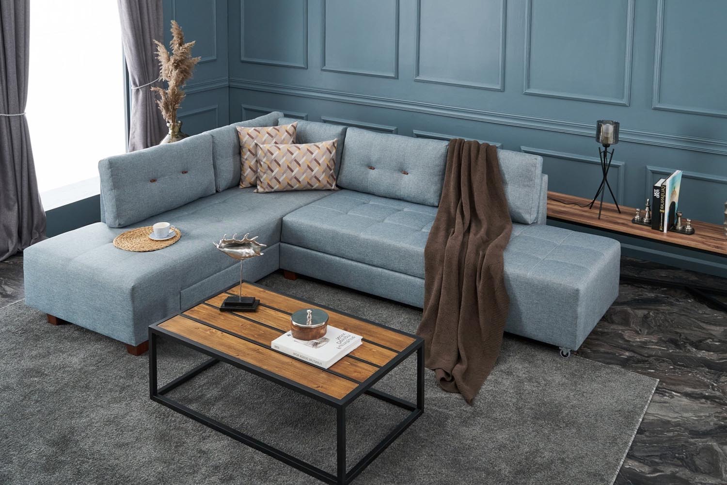 Entdecken Sie das stilvolle Manama Ecksofa-Bett in hellem Blau von Atelier Del Sofa. Komfortabel, modern und ideal für Ihr Zuhause!