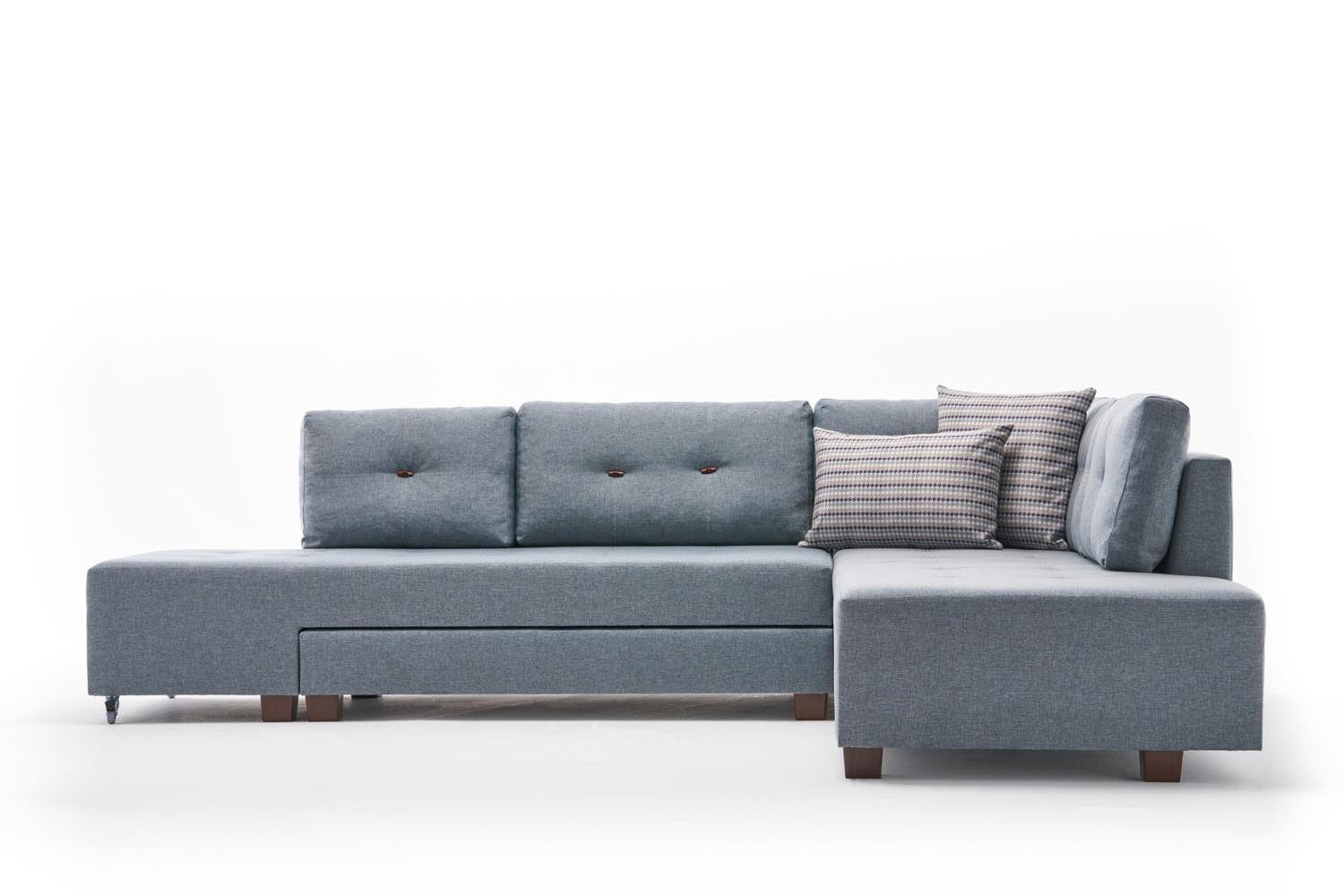 Genießen Sie das elegante Manama Ecksofa-Bett in sanftem Blau von Atelier Del Sofa – die perfekte Kombination aus Stil, Komfort und Funktionalität für Ihr Zuhause!