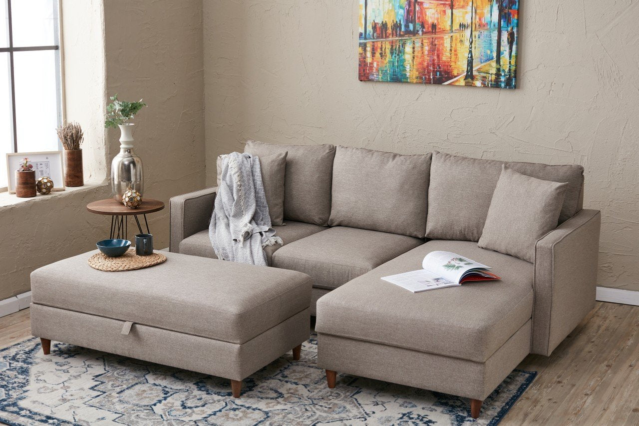 Erleben Sie das Eva Right Ecksofa in Sahne von Atelier Del Sofa. Modernes Design, luxuriöser Komfort und einfache Pflege machen es zum idealen Möbelstück für Ihr Zuhause.