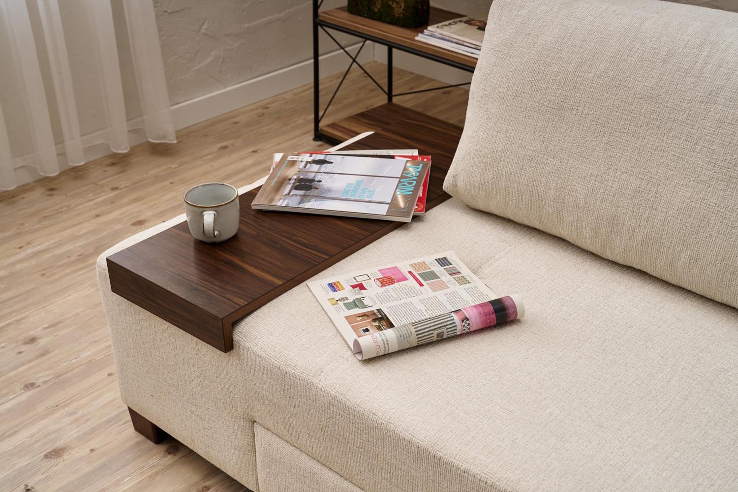 Erleben Sie das Perenna Chenille Bettsofa in Sahne – stilvoll, bequem und multifunktional für entspannte Stunden und Übernachtungen.