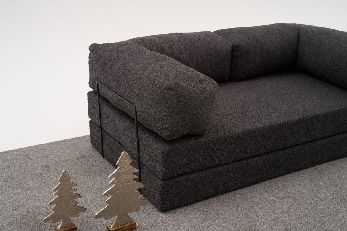 Comfort 3er Sofa - Anthrazit in Anthrazit präsentiert im Onlineshop von KAQTU Design AG. 3er Sofa ist von Atelier Del Sofa