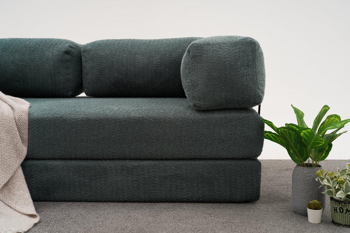 Comfort 3er Sofa - Grün in Grün präsentiert im Onlineshop von KAQTU Design AG. 3er Sofa ist von Atelier Del Sofa