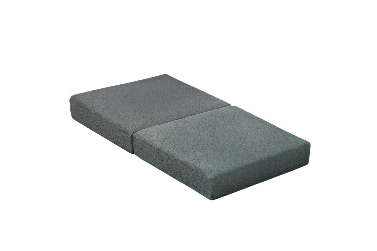 Comfort Pouf von Atelier Del Sofa in Grün aus 100% Chenille-Stoff, quadratische Form, Masse 95x95x43 cm, mit Weichschaum-Sitzfläche.