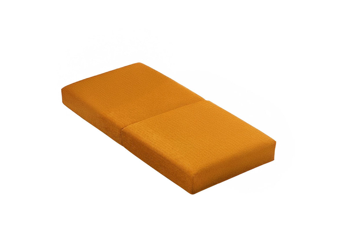 Quadratischer Pouf in Orange mit Chenille-Bezug, Masse 95x95x43 cm, von Atelier Del Sofa, aus der Comfort Kollektion, produziert in der Türkei.