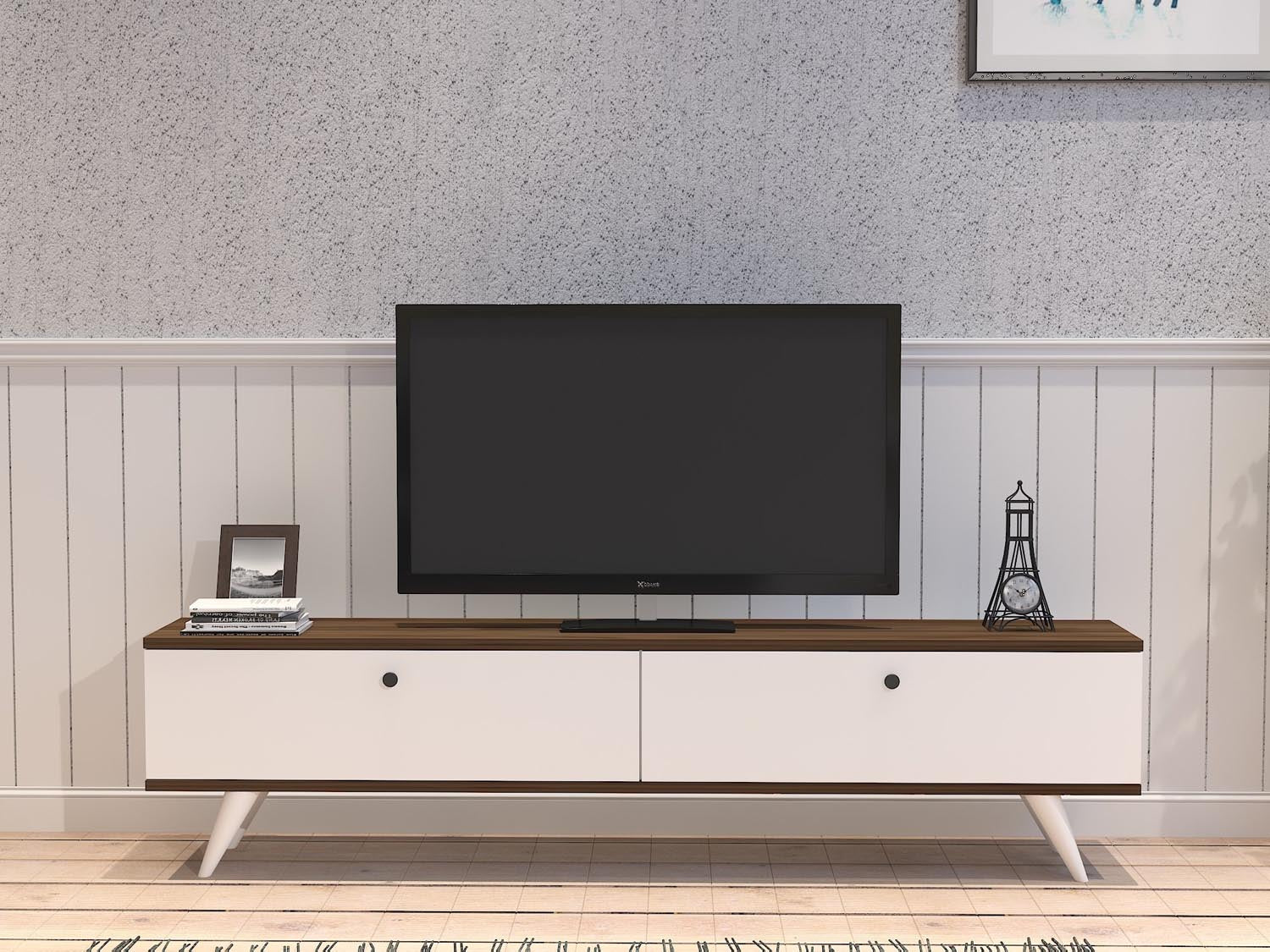Erleben Sie das Paris Sideboard von Hanah Home: Eleganz in Weiß und Walnuss, ideal für stilvolle Aufbewahrung und modernes Wohnen.