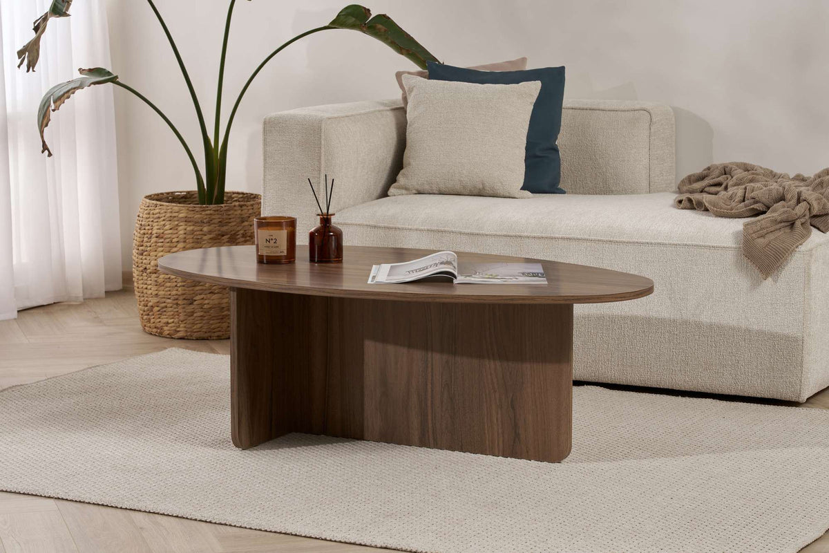 Foto eines rechteckigen Couchtischs in Venezia-Nussbaum-Optik aus melaminbeschichteter Spanplatte mit schlichtem, geradlinigem Design.