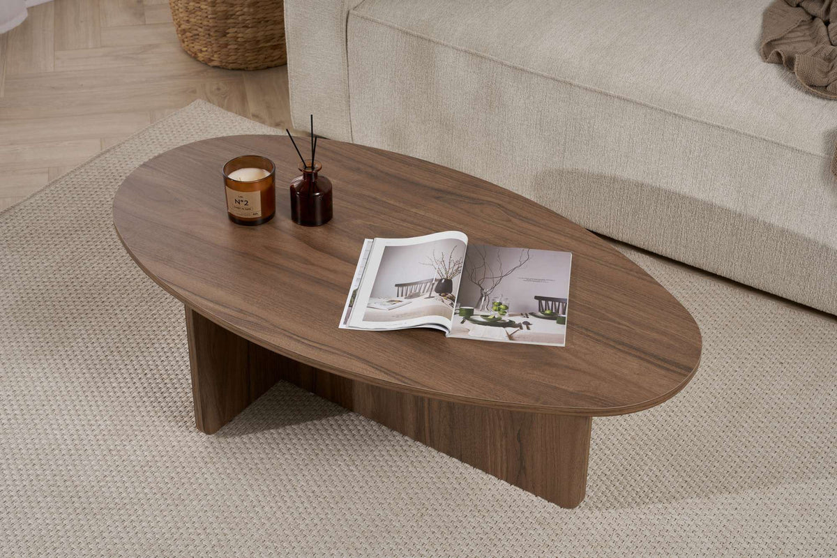 Foto eines rechteckigen Couchtischs in Venezia-Nussbaum-Optik aus melaminbeschichteter Spanplatte mit schlichtem, geradlinigem Design.