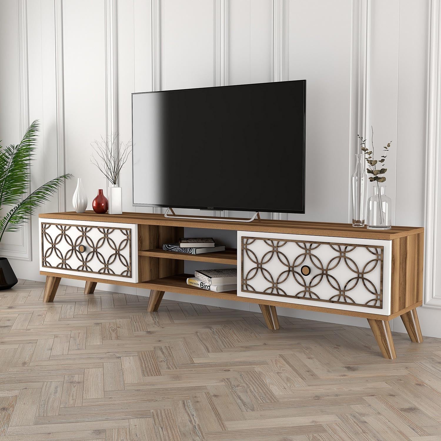 Gestalten Sie Ihr Zuhause mit dem Class Sideboard von Hanah Home in Walnuss und Weiß. Modernes Design trifft auf praktischen Stauraum für Ihr Wohnzimmer.