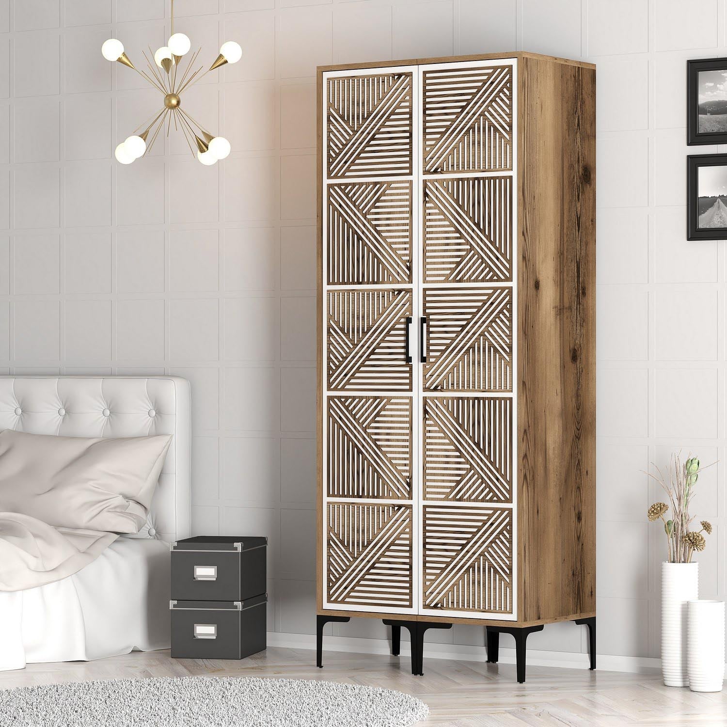 Entdecken Sie die Kumsal PP Garderobe in Walnuss und Weiß von Hanah Home – ein stilvolles Möbelstück, das Ihr Schlafzimmer aufwertet und für Ordnung sorgt.