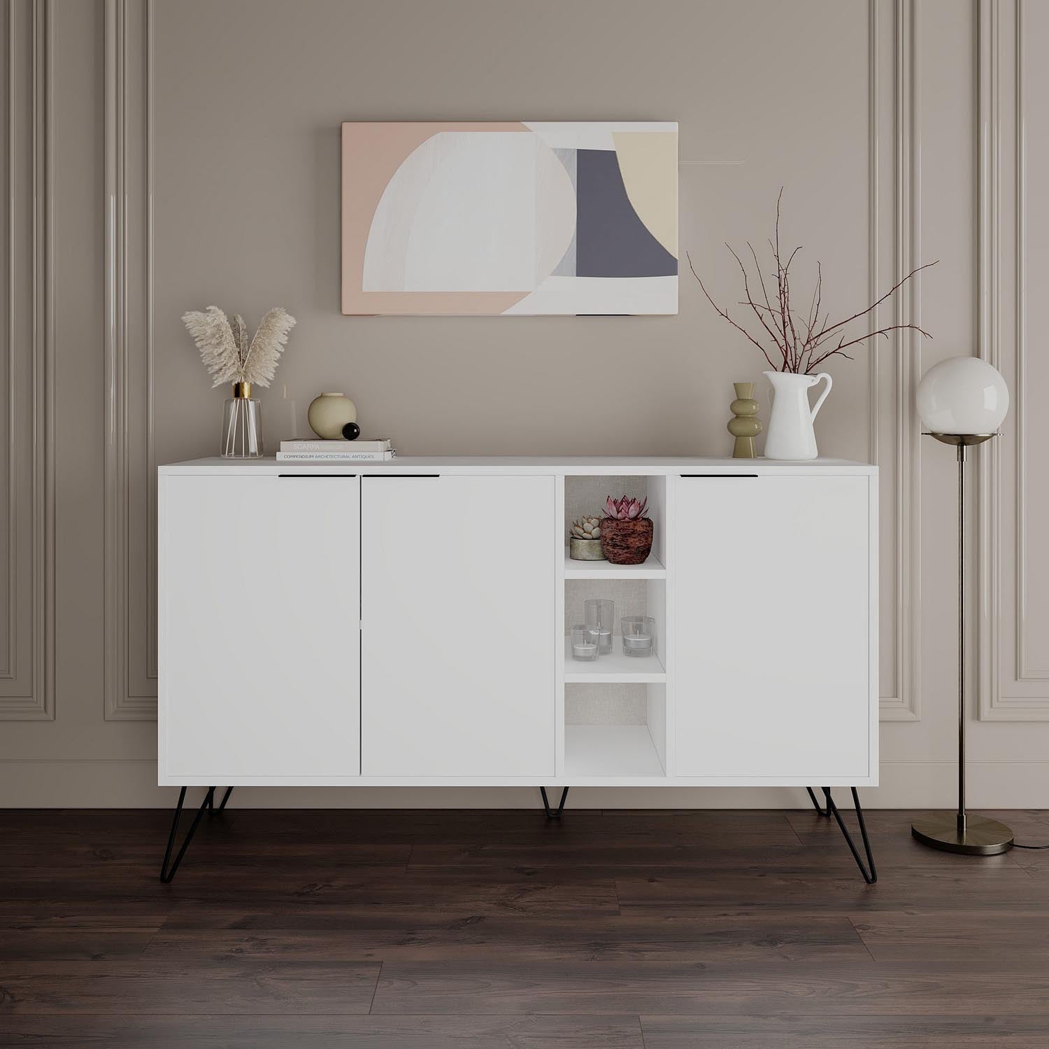 Entdecken Sie das elegante Clara High-Sideboard in Weiß von Hanah Home. Modernes Design, viel Stauraum und robuste Bauweise für Ihr Zuhause.