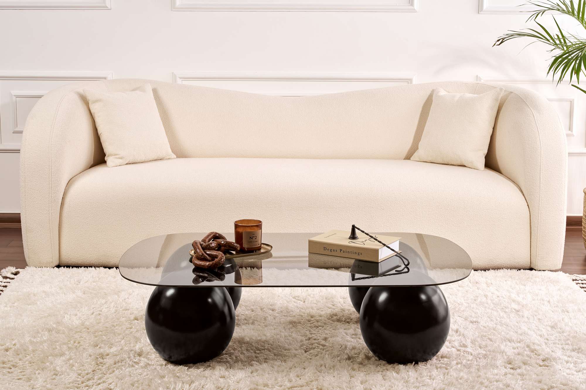 Erleben Sie den Evara Sofatisch in Schwarz und Grau von Nordure – ein elegantes Möbelstück, das Stil und Funktionalität perfekt vereint.