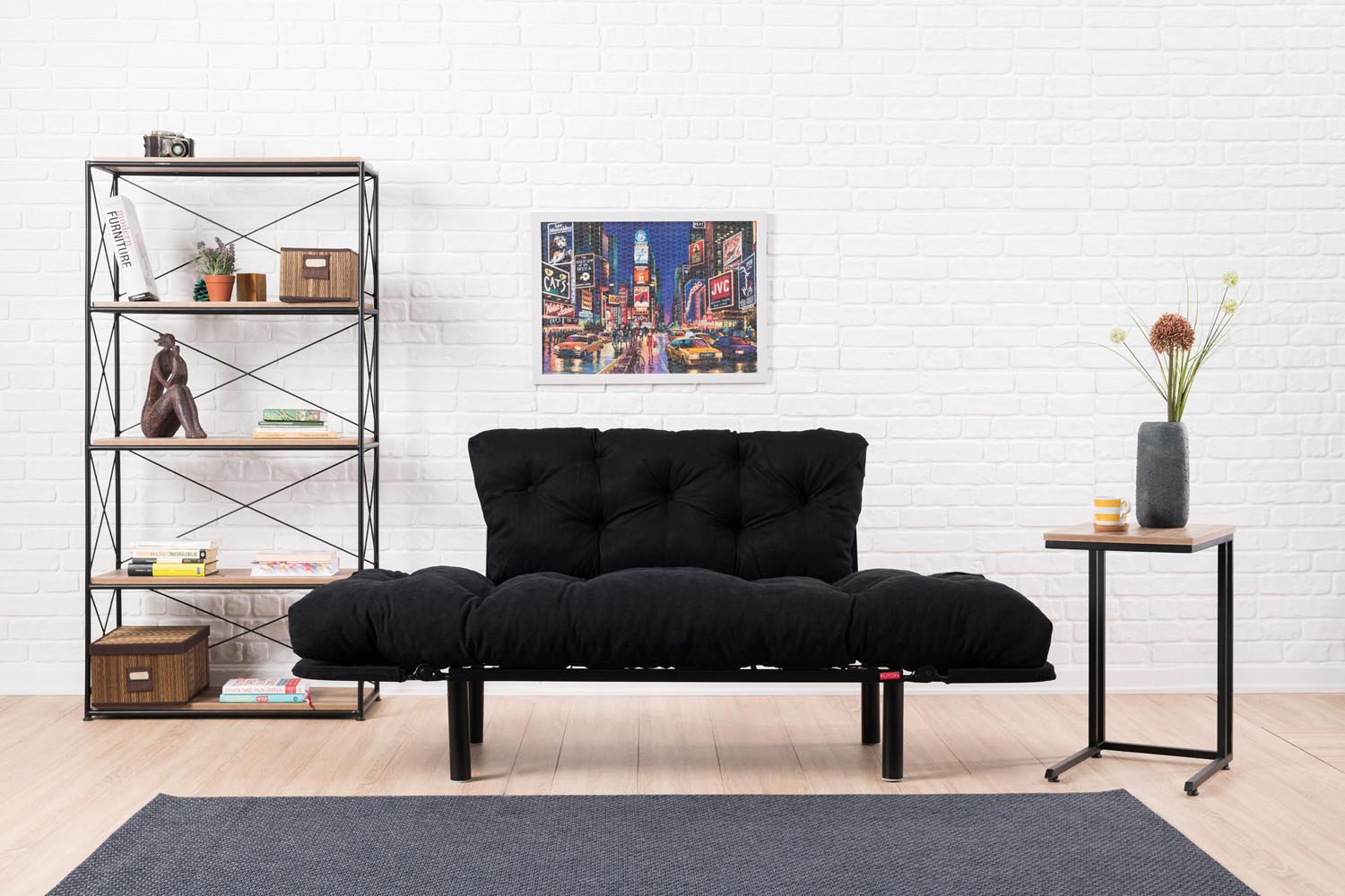 Erleben Sie das Nitta Bettsofa in stilvollem Schwarz von Atelier Del Sofa – ein elegantes, vielseitiges Möbelstück, das Komfort und Langlebigkeit vereint.