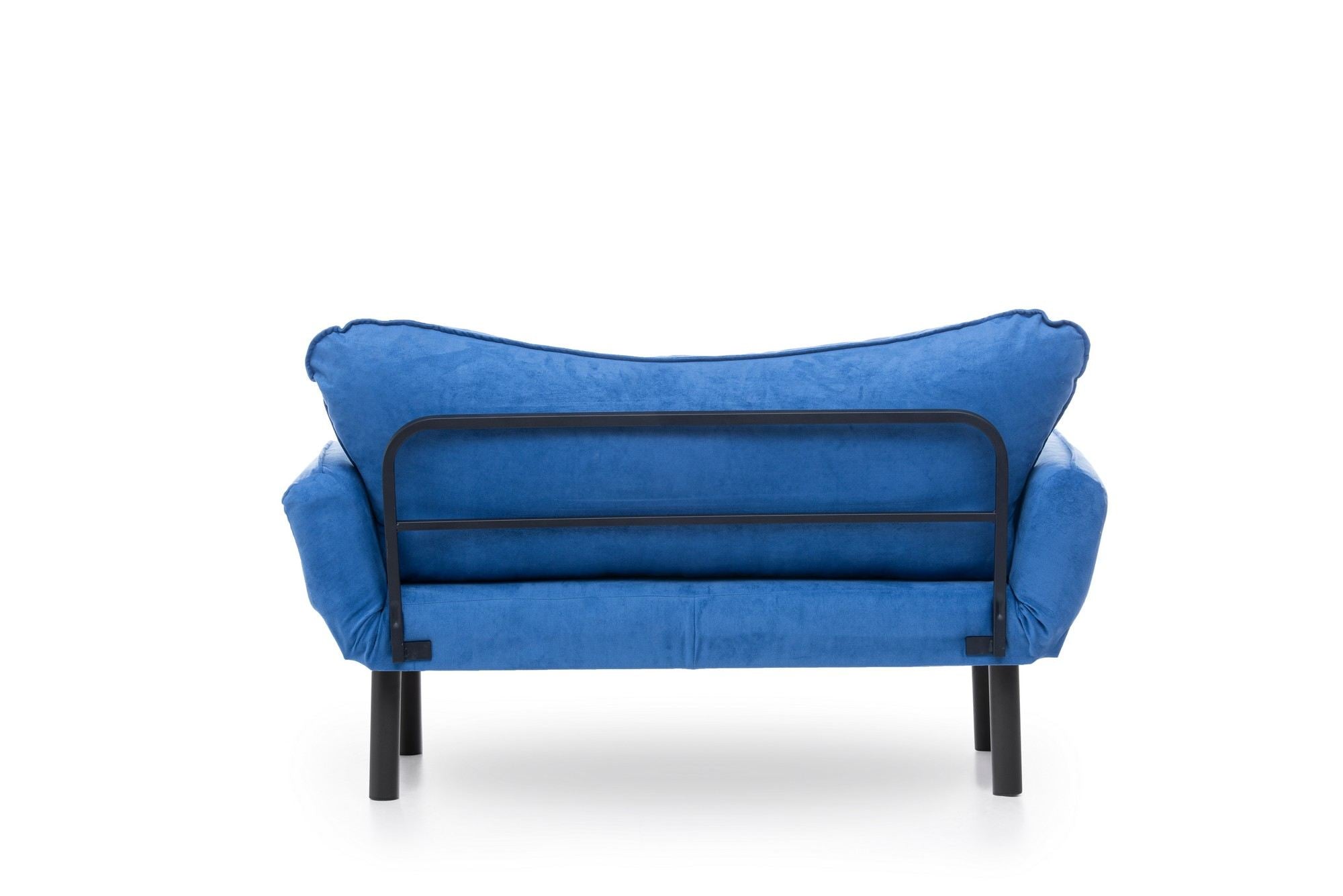 Erleben Sie das elegante Chatto Bettsofa in Blau von Atelier Del Sofa – ein vielseitiges Möbelstück, das Stil und Bequemlichkeit vereint.
