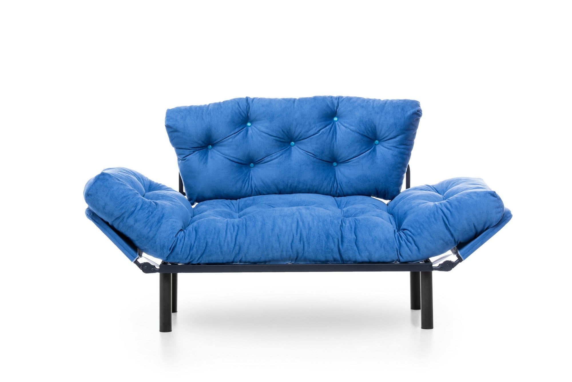 Erleben Sie das Nitta Bettsofa in Blau – stilvoll, platzsparend und bequem. Ideal für kleine Räume und Übernachtungsgäste.