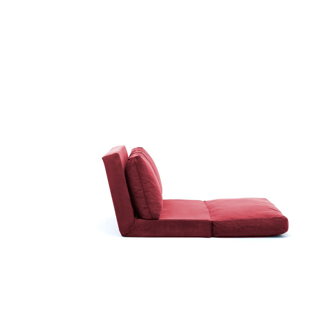 Entdecken Sie das Taida Bettsofa in stilvollem Maroon – vereint Komfort und Funktionalität für Ihr Zuhause, ideal für entspannte Stunden und Übernachtungen.
