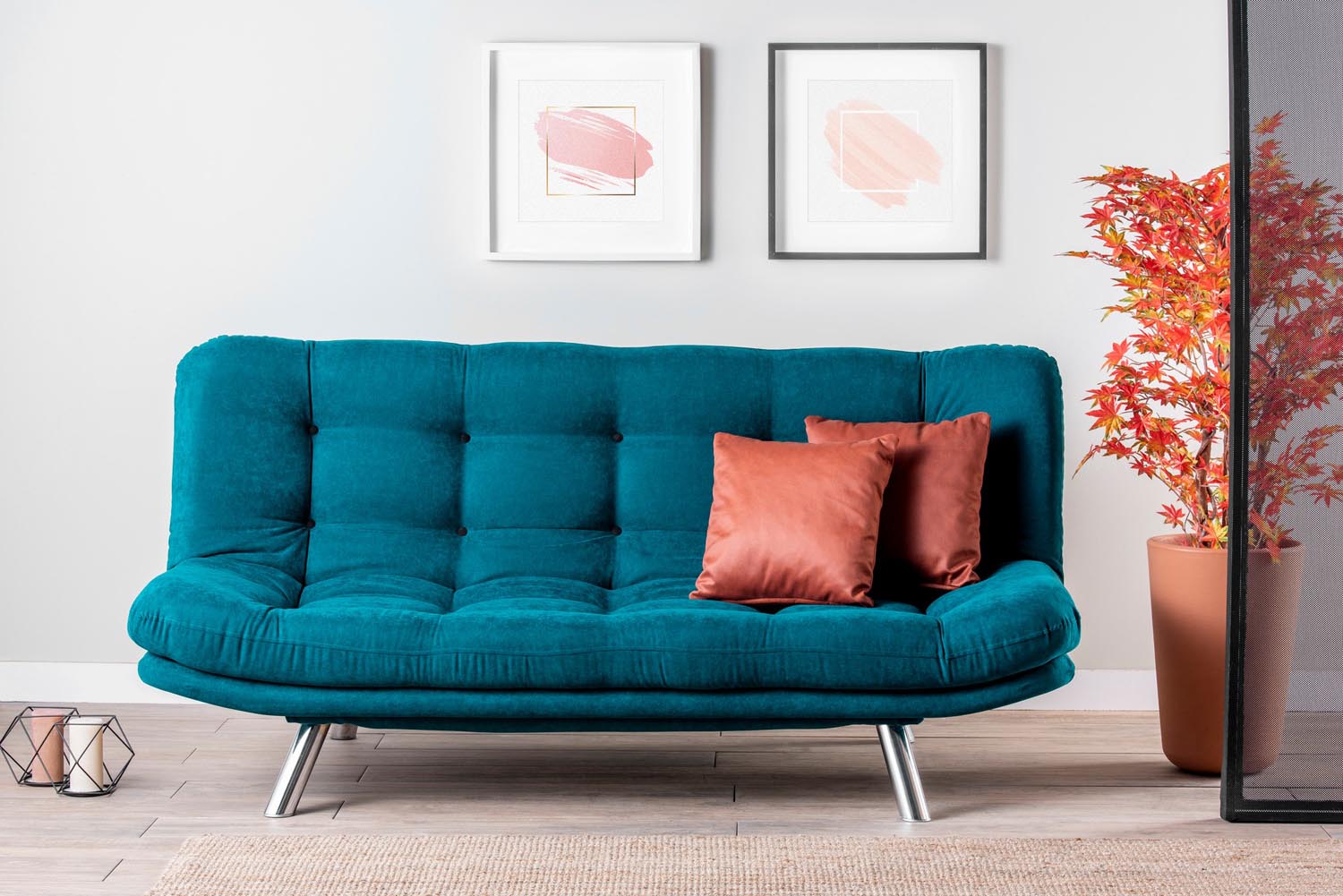 Erleben Sie das Misa Sofabed in elegantem Petrolgrün – ein vielseitiges Schlafsofa, das Komfort und Stil in Ihr Zuhause bringt. Perfekt für jeden Anlass!