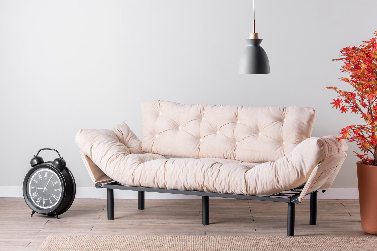 Entdecken Sie das Nitta Triple Bettsofa in Sahne von Atelier Del Sofa – ein elegantes 3-Sitzer Schlafsofa, das Komfort und Stil vereint.