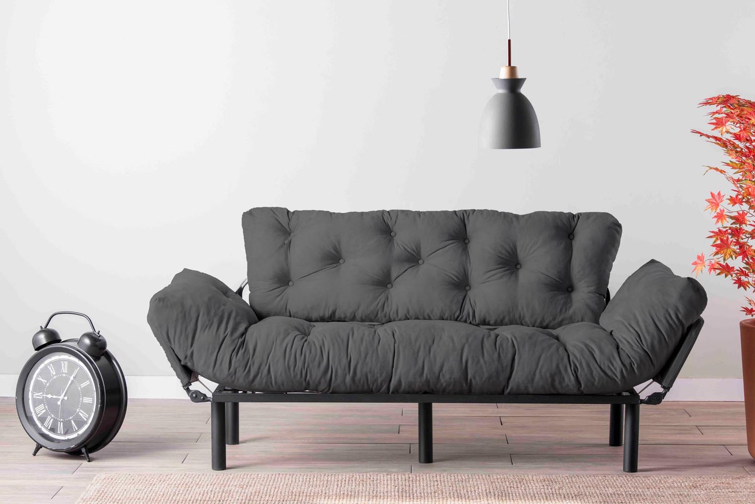 Erleben Sie das Nitta Triple Schlafsofa in Grau – eine elegante, platzsparende Lösung für Komfort und Stil in Ihrem Zuhause!