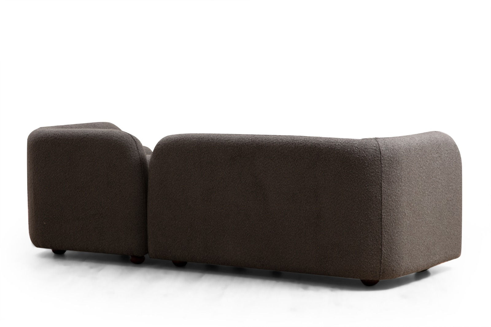 Genießen Sie das Victoria Grey Bouclette 3er Sofa – stilvolles Design trifft auf höchsten Komfort für Ihr Zuhause.