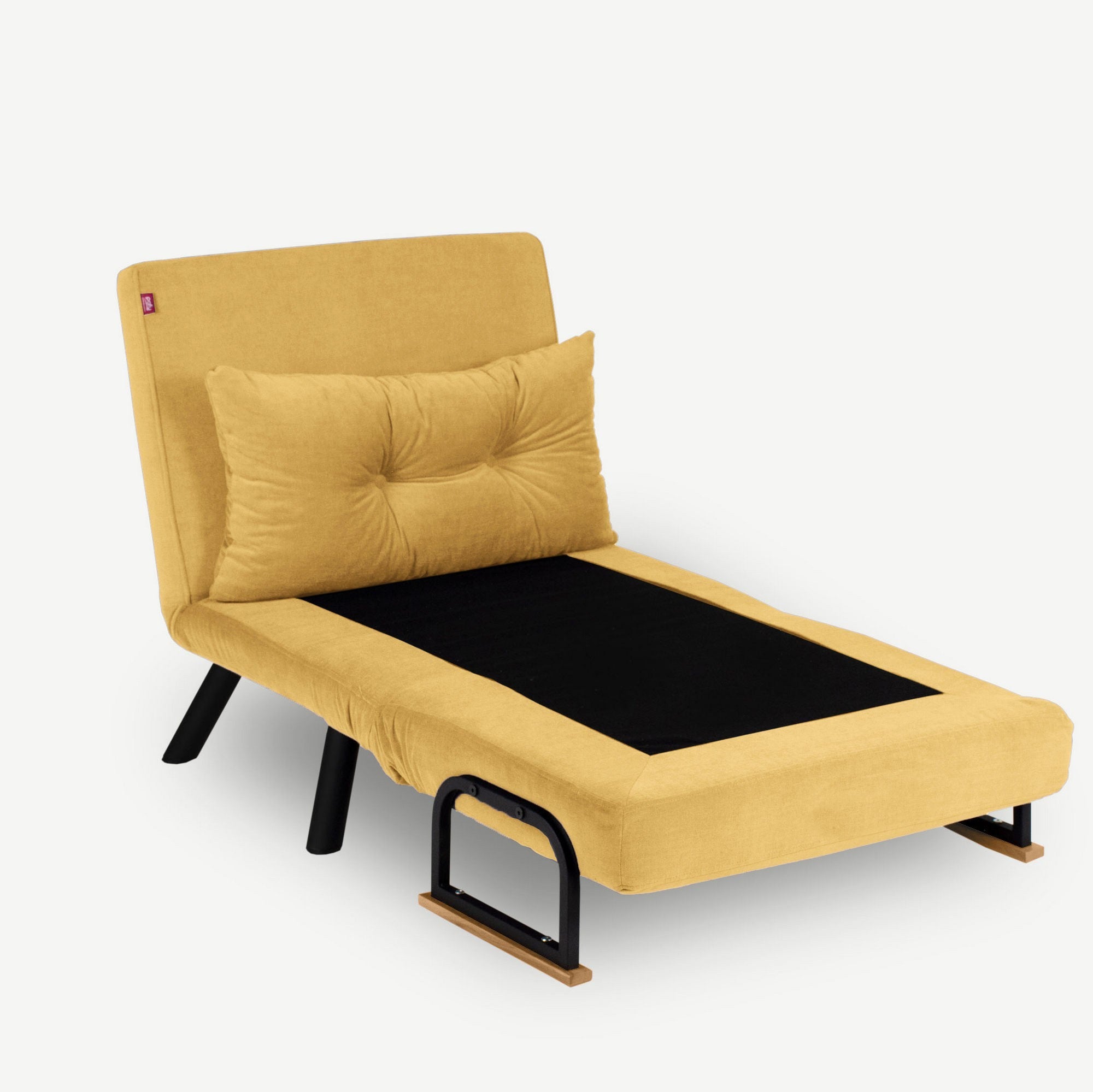 Entdecken Sie das Sando Single Bettsofa in lebhaftem Senfgelb von Atelier Del Sofa. Ideal für kleine Räume, vereint es modernes Design mit vielseitiger Funktionalität.