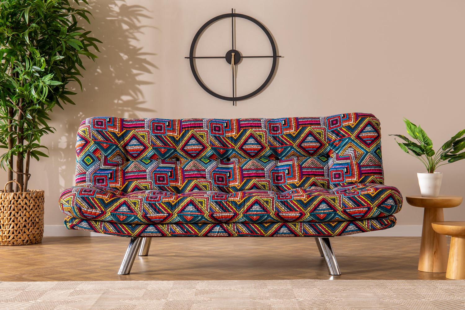 Erleben Sie das Misa Small Sofabed von Atelier Del Sofa – ein vielseitiges, mehrfarbiges Schlafsofa mit Komfort, Stil und einem einzigartigen Patchwork-Design.
