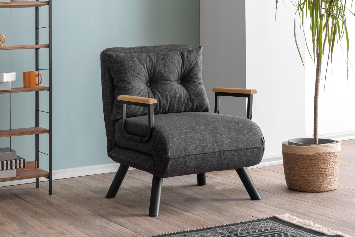 Erleben Sie das Sando Single Bettsofa in Dunkelgrau von Atelier Del Sofa – ein elegantes, vielseitiges Möbelstück, das Komfort und Stil vereint.