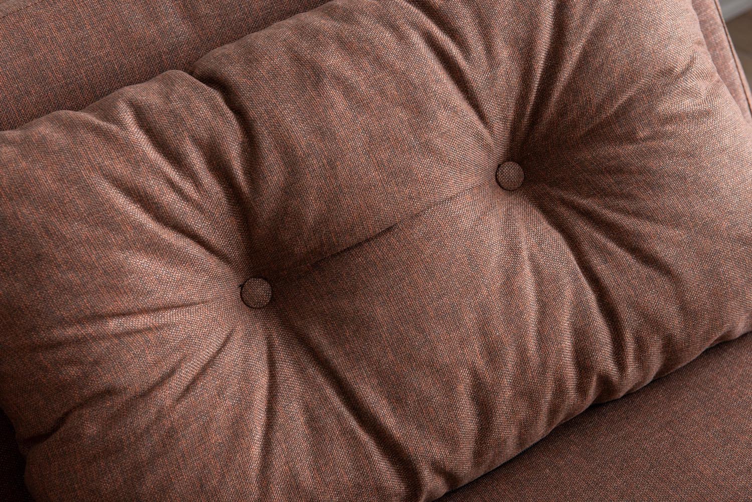 Erleben Sie das Sando 2-Sitzer Schlafsofa in elegantem Hellbraun – ein modernes Möbelstück, das Komfort und Funktionalität vereint.