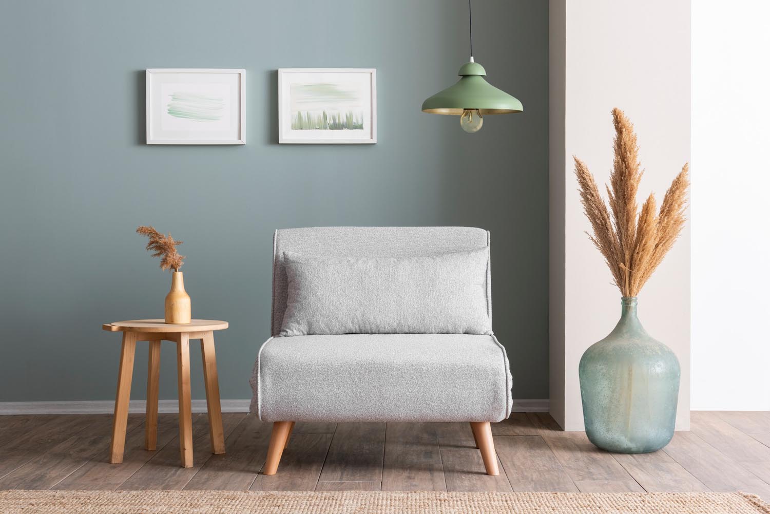Erleben Sie das Folde Single Bettsofa in elegantem Grau von Atelier Del Sofa – ein komfortables 1-Sitzer Sofa, das sich mühelos in ein Bett verwandelt.