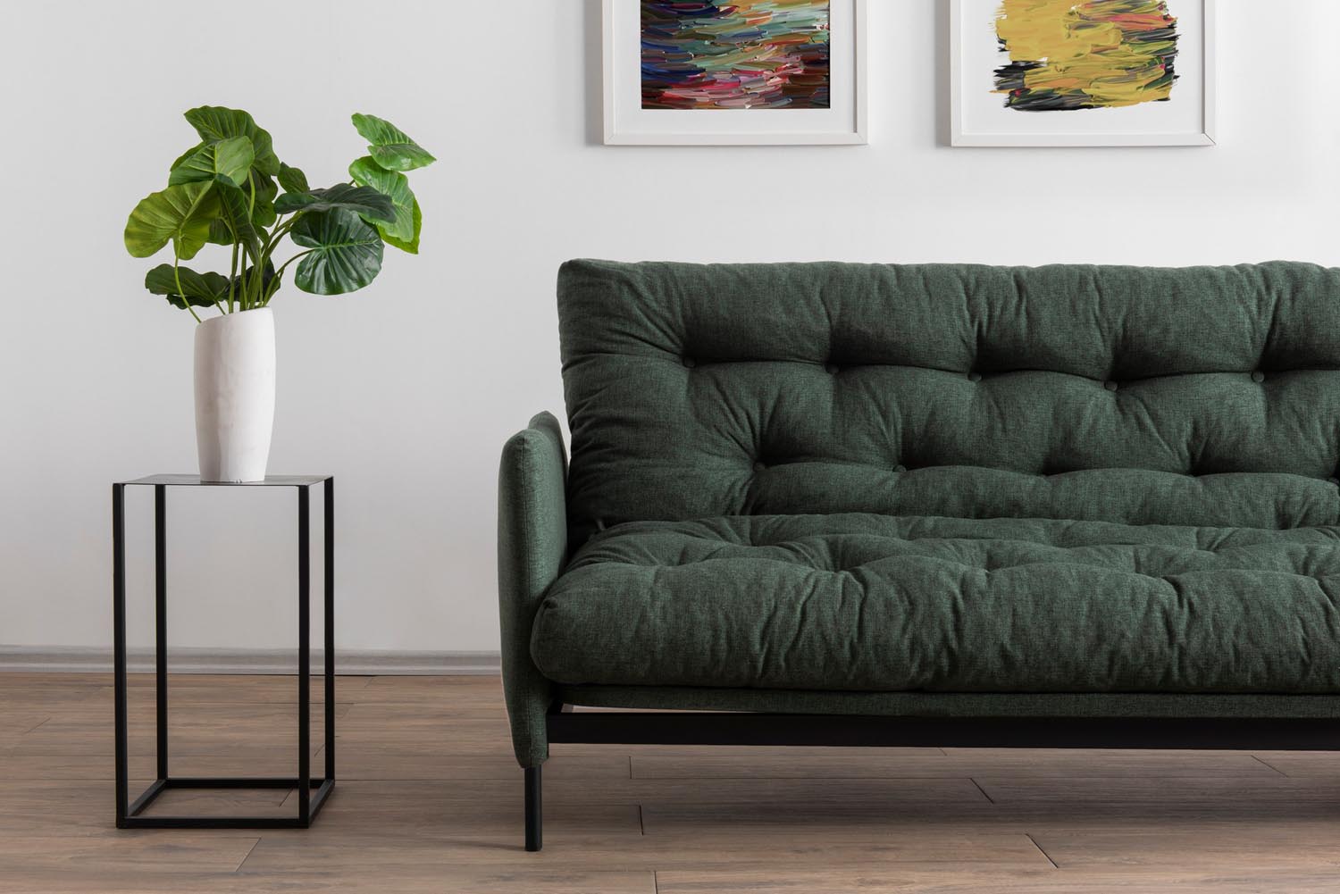 Entdecken Sie das stilvolle Renge Bettsofa in Grün von Atelier Del Sofa – ideal für Entspannung und als Gästebett! Komfort trifft Eleganz.