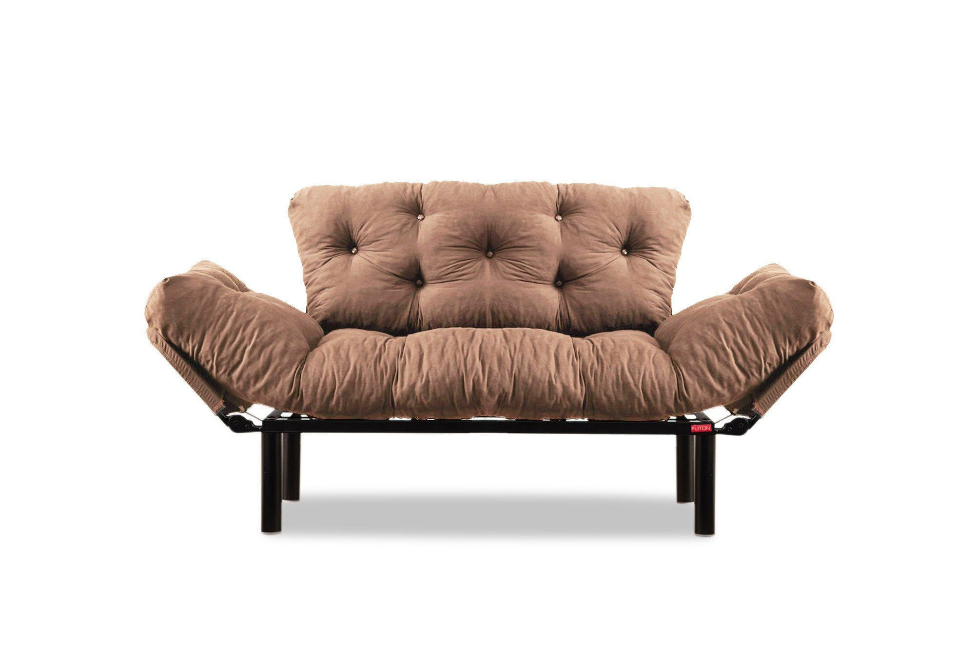 Erleben Sie das Nitta Bettsofa in Hellbraun – ein elegantes, platzsparendes Möbelstück, das Komfort und Funktionalität für Ihr Zuhause vereint.