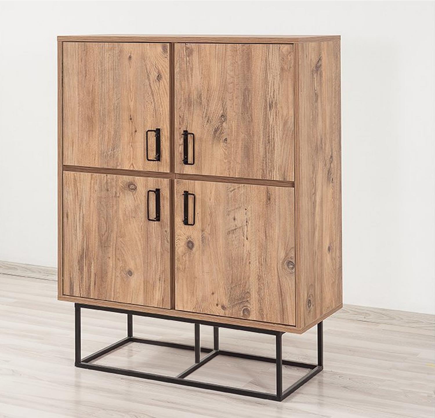 Verleihen Sie Ihrem Raum mit dem Quantum Solo Schrank in Atlantischer Kiefer Schwarz von Hanah Home einen modernen Look und optimalen Stauraum!