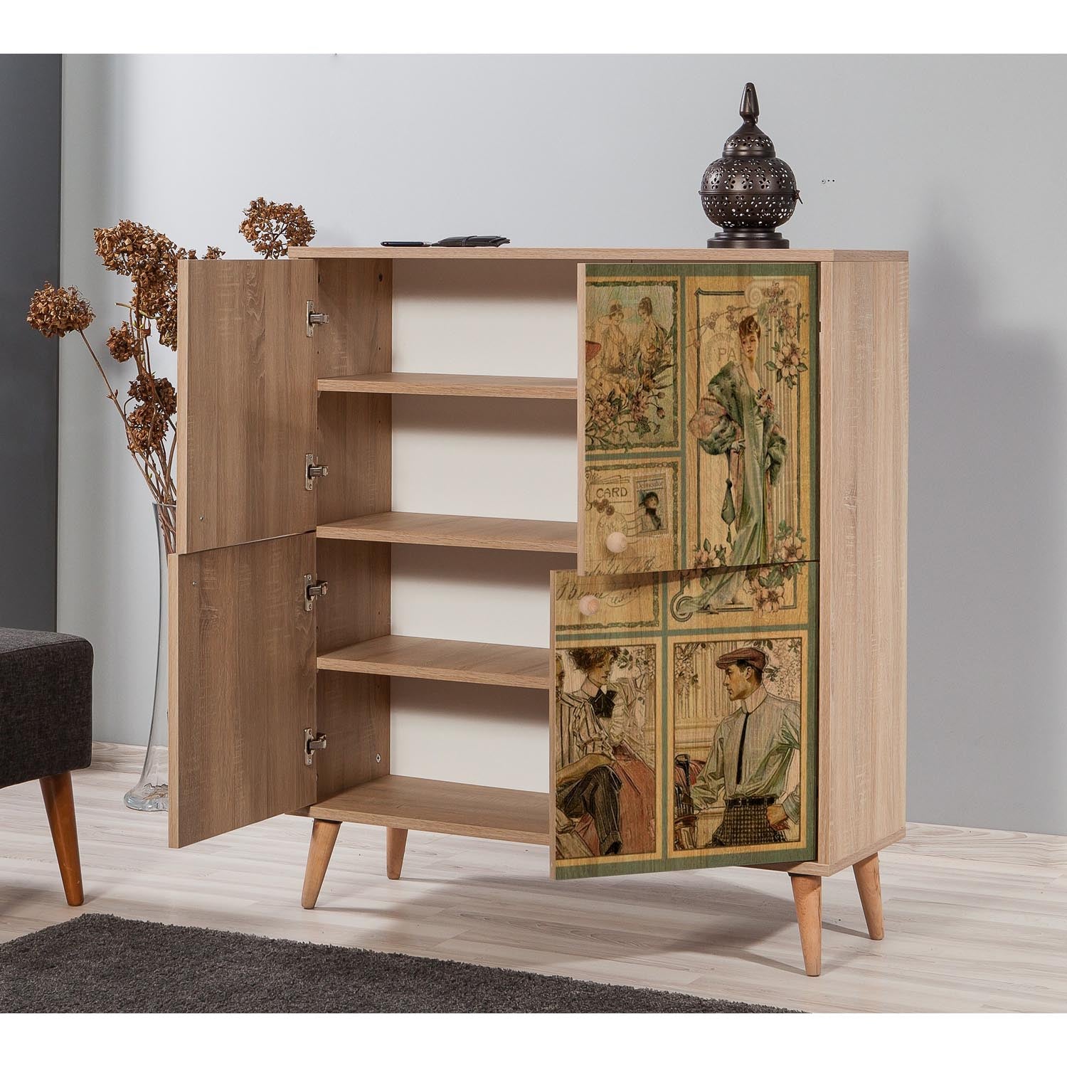 Entdecken Sie den Multilux Cabinet in Sonoma Eiche von Hanah Home – ein eleganter Mehrzweckschrank, der Stil und Funktionalität vereint.