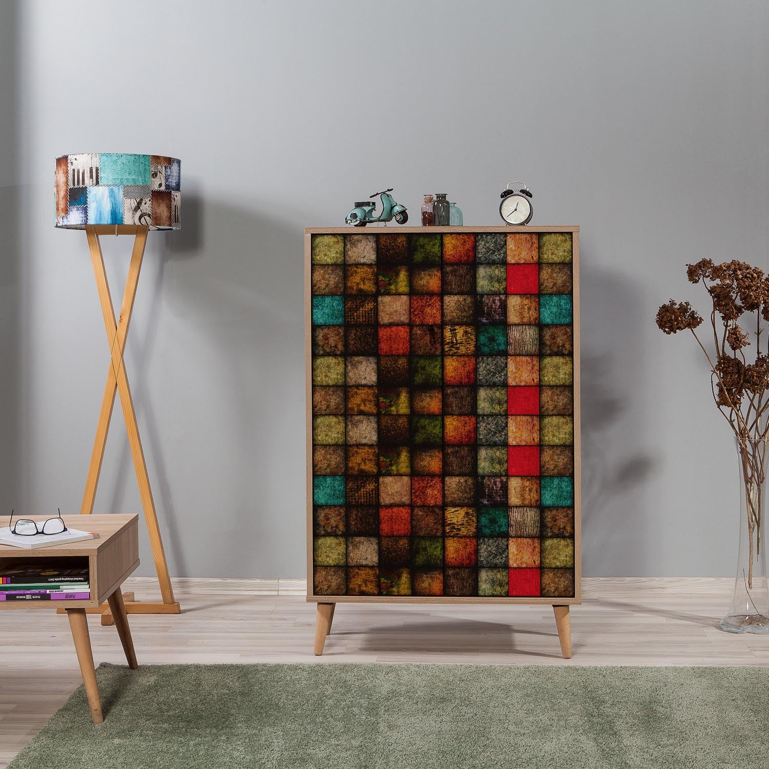 Erleben Sie den Multibox Cabinet von Hanah Home in Sonoma Eiche – ein stilvolles Möbelstück, das Eleganz und Funktionalität vereint.