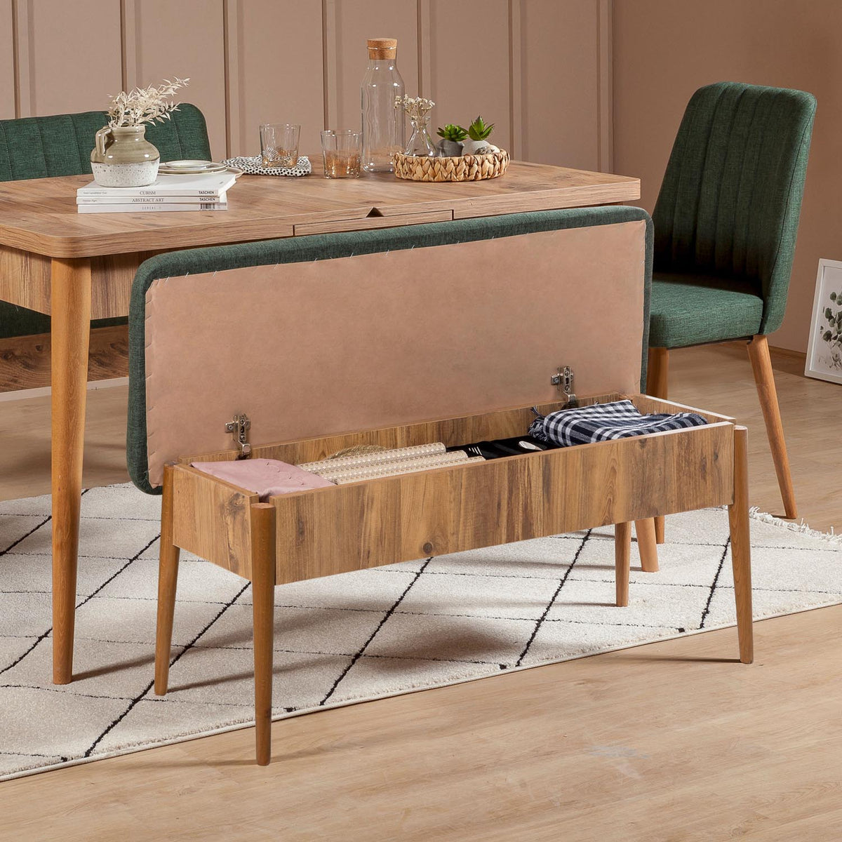 Vina Bench Sitzbank - Atlantische Kiefer Grün in Atlantische Kiefer Grün präsentiert im Onlineshop von KAQTU Design AG. Sitzbank ist von Hanah Home