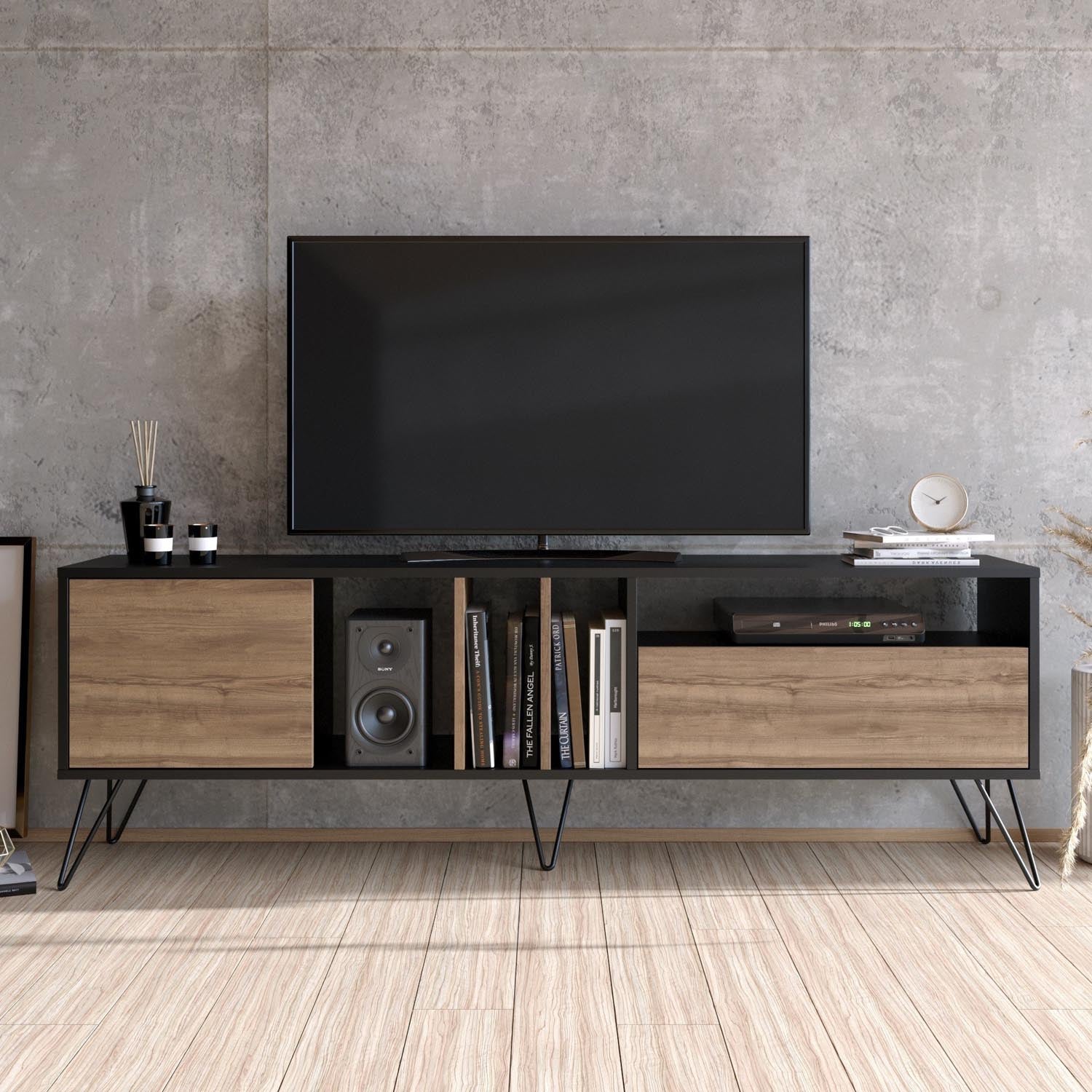 Verleihen Sie Ihrem Wohnraum mit dem Mistico (180) Sideboard in Walnuss Schwarz von Hanah Home einen modernen Akzent. Ideal für stilvolle Organisation.