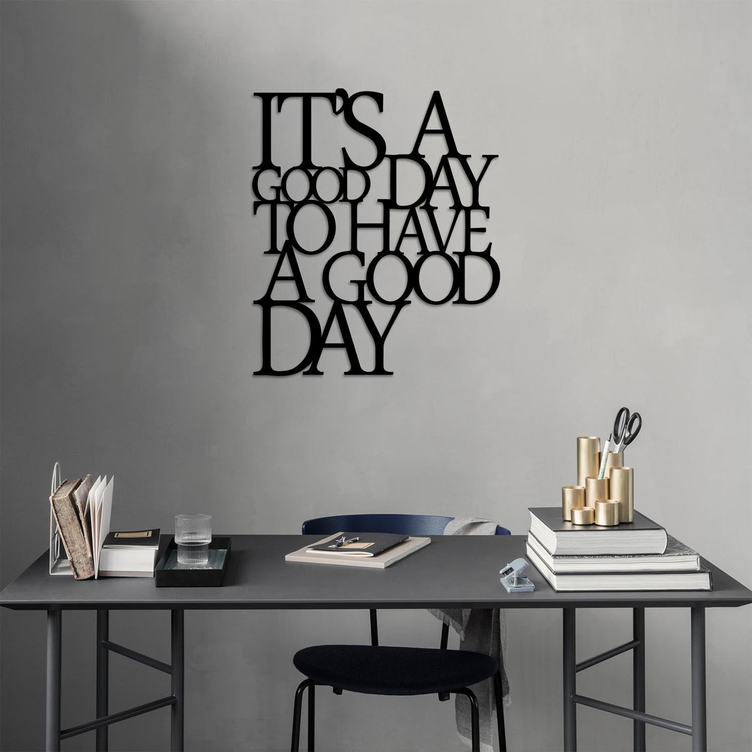 Entdecken Sie die elegante Wanddeko "Its A Good - Black" von Wallity. Hochwertiges Metall, modernes Design, ideal für jeden Raum!