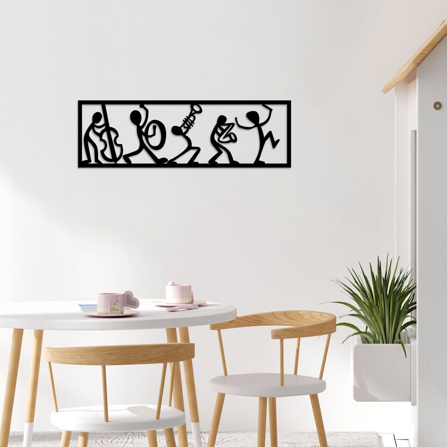 Entdecken Sie die elegante Wanddeko "Musicians - Black" von Wallity. Dieses stilvolle Metallaccessoire verwandelt jeden Raum in ein Kunstwerk.