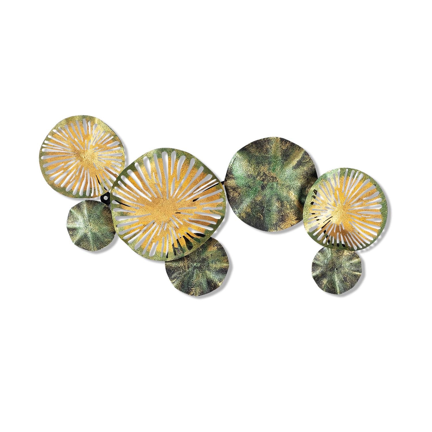 Verleihen Sie Ihrem Zuhause mit der mehrfarbigen Metal Art Wanddeko von Wallity einen Hauch von Eleganz. Handgefertigt und einzigartig!