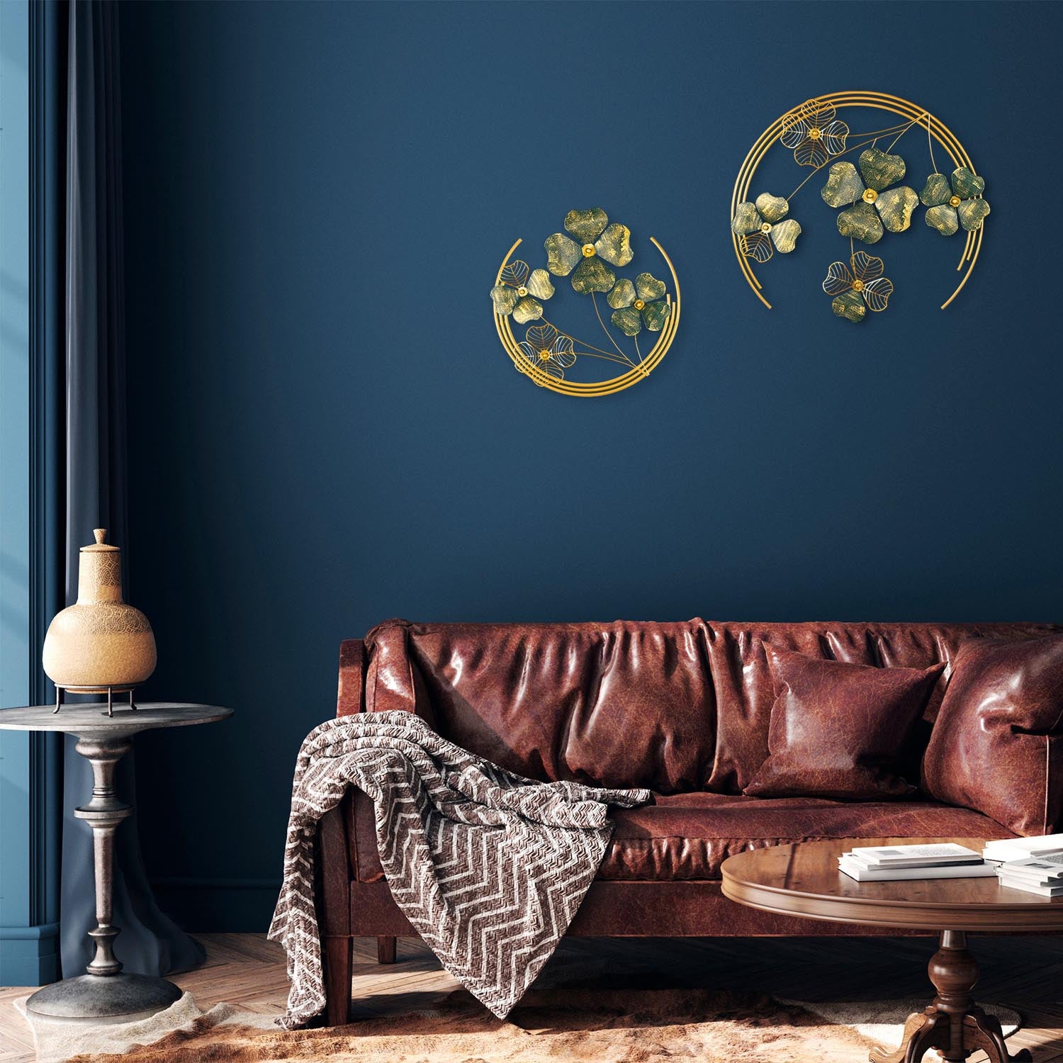 Verleihen Sie Ihrem Raum mit der Haiyang Wanddeko von Wallity in Grün Gold einen Hauch von Luxus und einzigartiger Handwerkskunst.