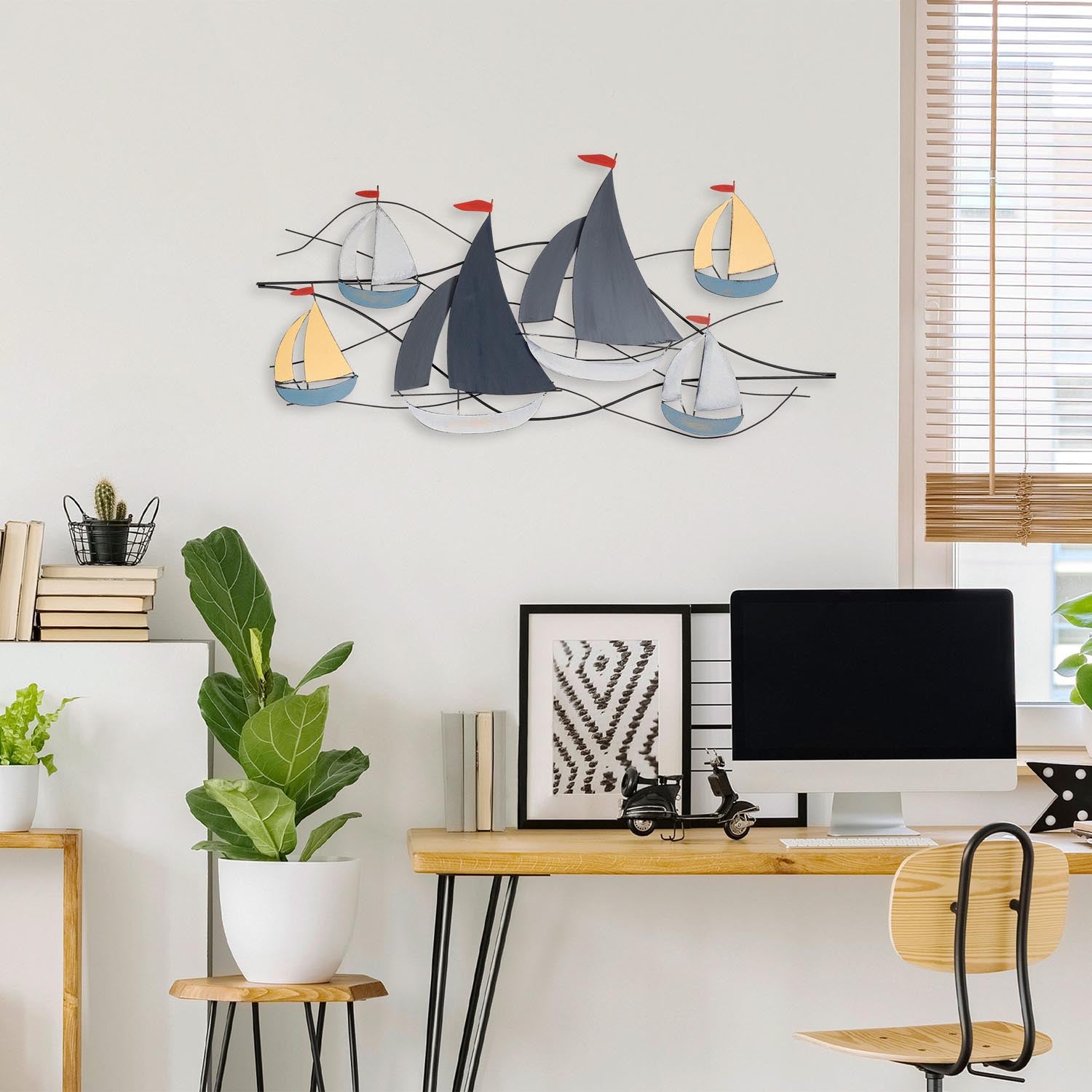 Entdecken Sie die mehrfarbige Hizir Wanddeko von Wallity – ein handgefertigtes Metallkunstwerk, das jedem Raum Stil und Charakter verleiht.