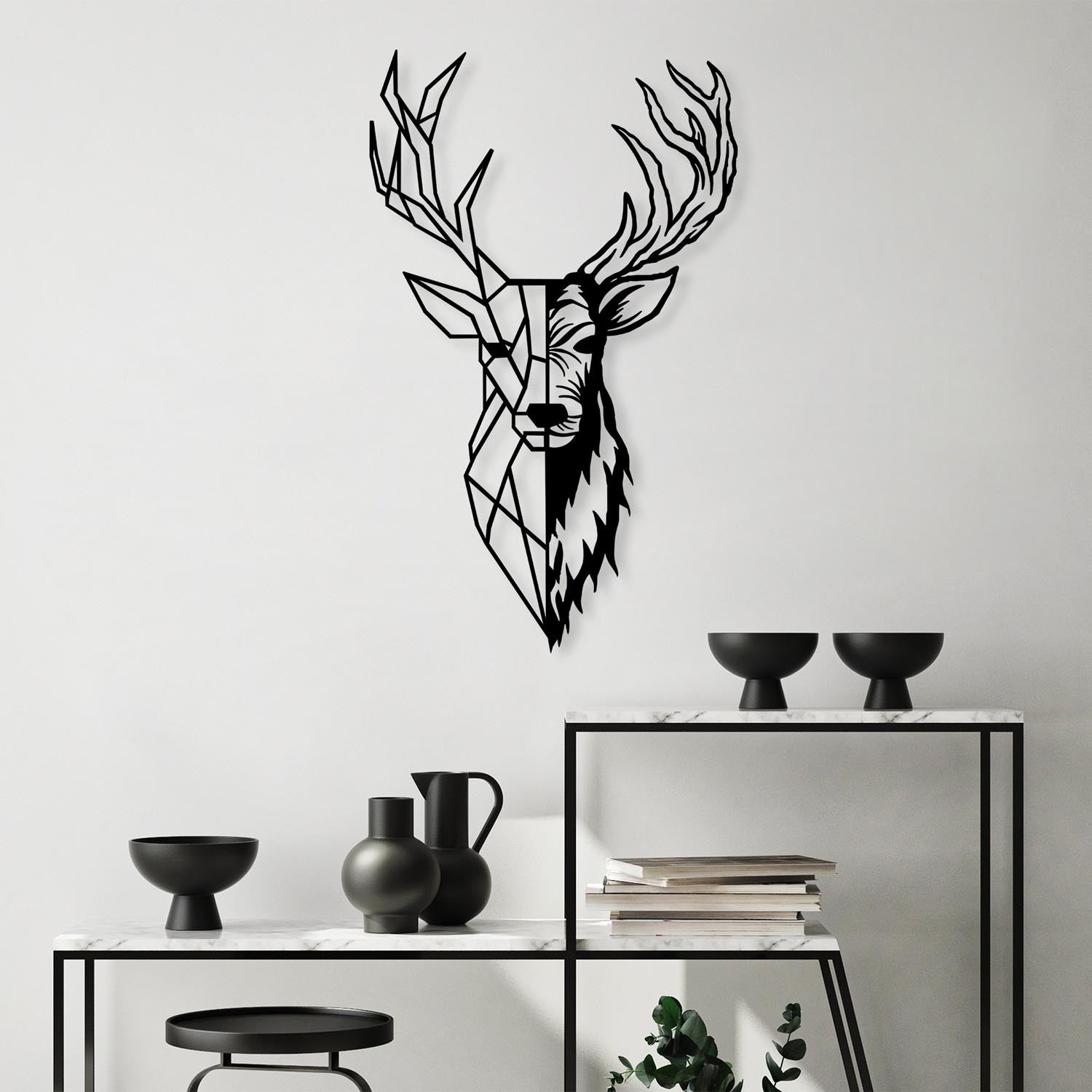 Entdecken Sie die elegante Wanddeko "Red Deer 2" in Schwarz von Wallity. Ein zeitloses Metallkunstwerk, das jedem Raum Stil und Raffinesse verleiht.