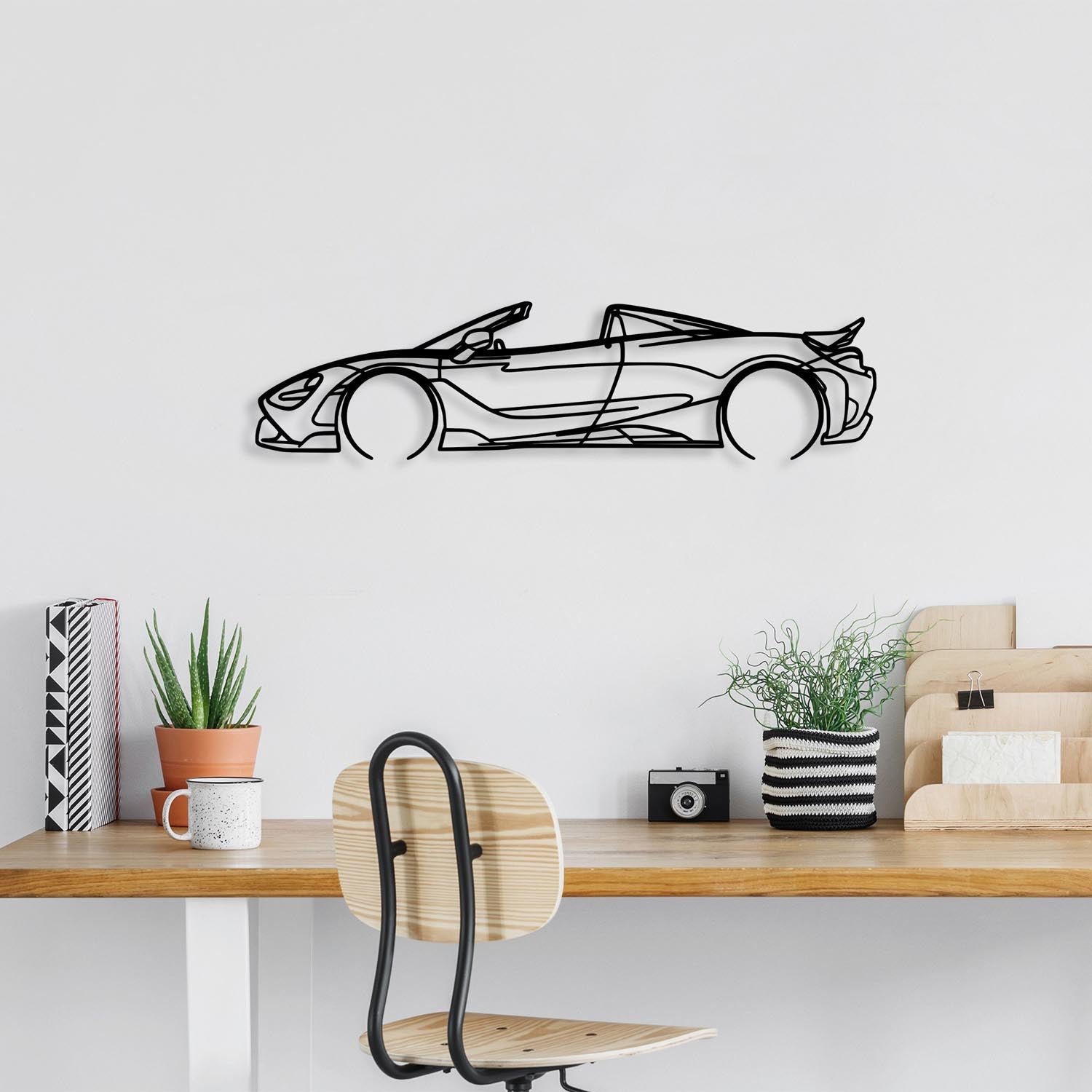 Verleihen Sie Ihrem Zuhause mit der McLaren 720S Silhouette Wanddeko in Schwarz von Wallity einen Hauch von Luxus und zeitloser Eleganz!