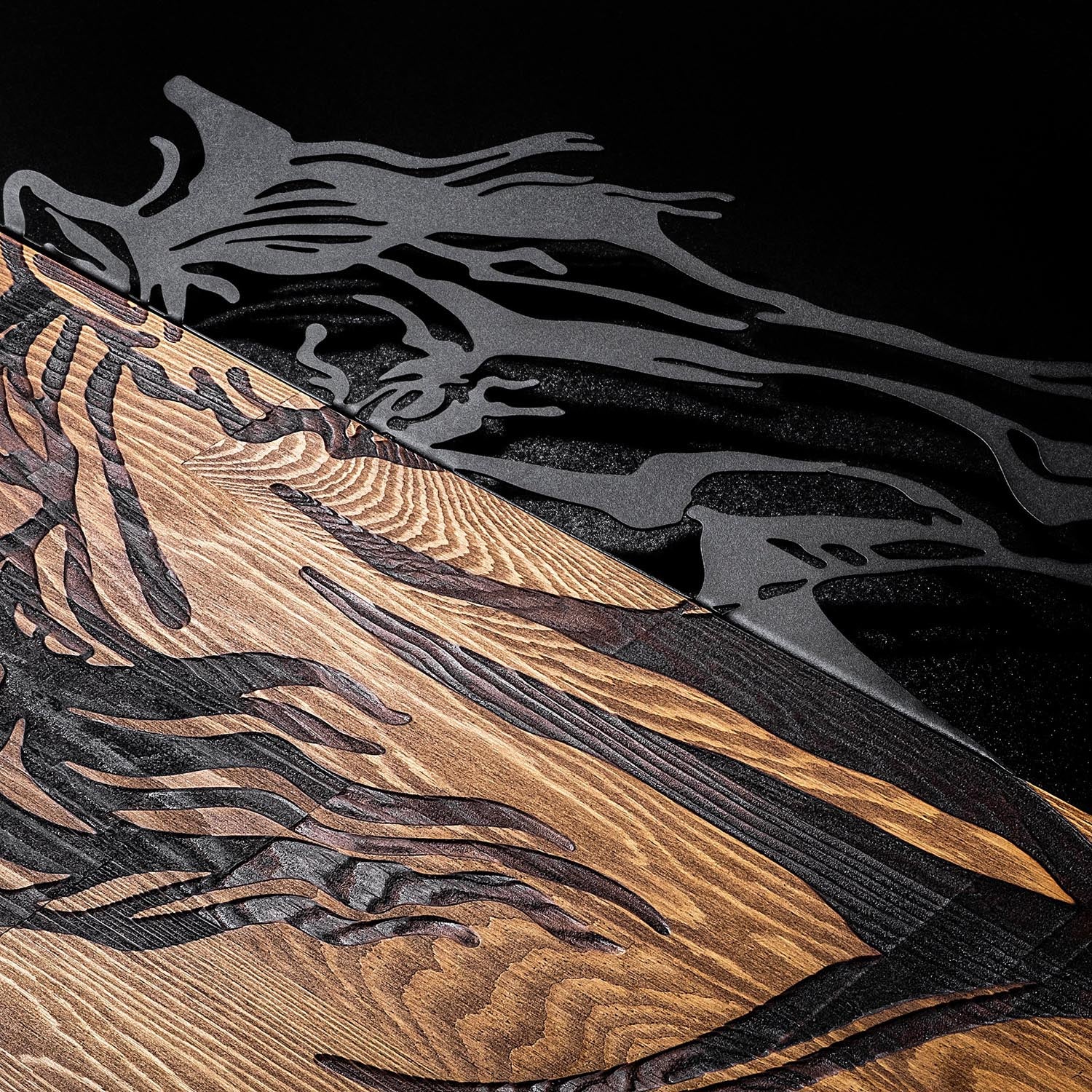 Entdecken Sie die Horse 1 Wanddeko in Walnuss Schwarz von Wallity – ein stilvolles Holz-Accessoire, das jedem Raum Charakter und Wärme verleiht.