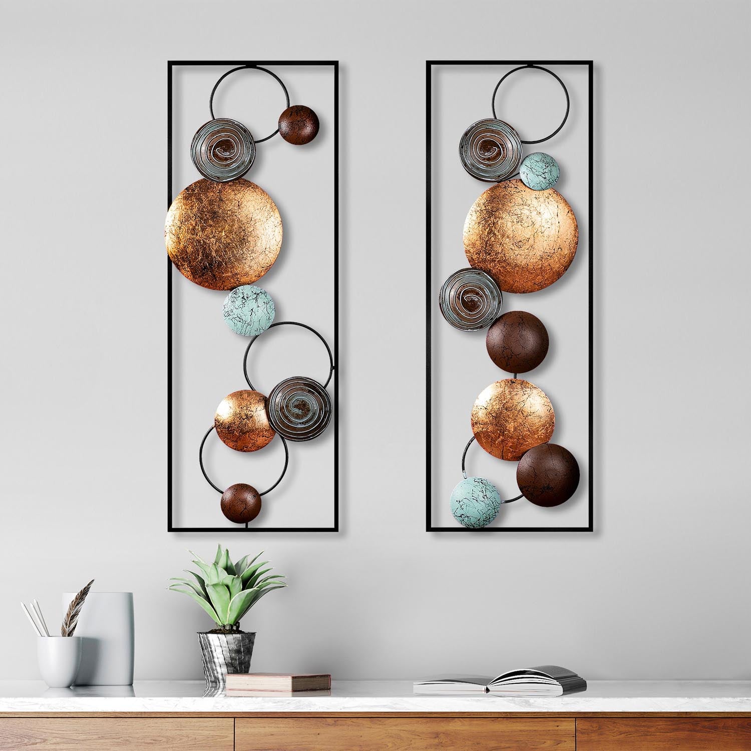 Entdecken Sie die mehrfarbige Textured Wanddeko von Wallity – ein handgefertigtes Metallkunstwerk, das jedem Raum Eleganz und Charakter verleiht.